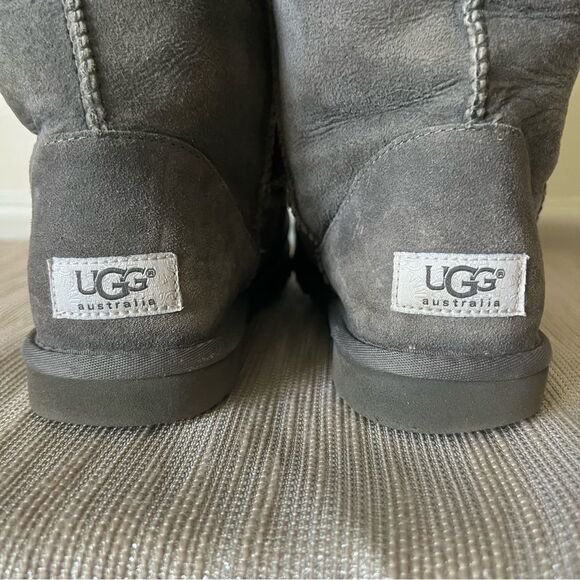 UGG Australia Grey Boots S/N 5815 Leather Genuine Sheepskin Classic Tall US  W6 - Picture 2 of 14